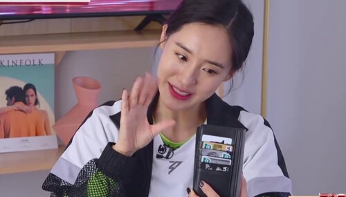 姐姐们早餐时间变舞蹈练习，王智和女儿视频手机壳高亮了