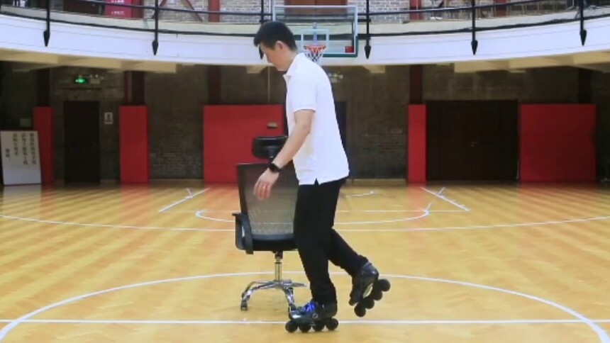 清华李波教轮滑|向前单蹬单滑