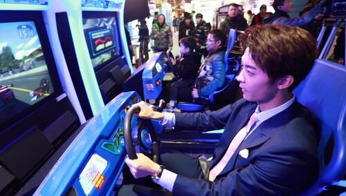 抓娃娃狂魔来了！宣璐赵志伟嗨玩游戏厅