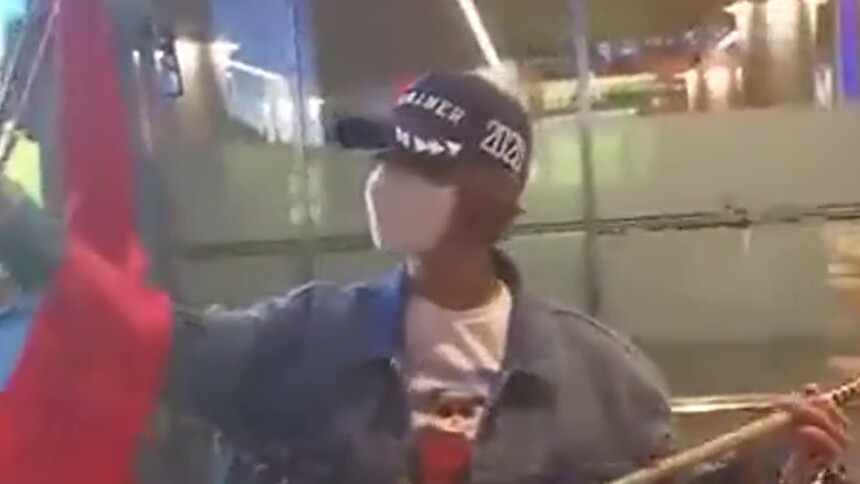 粉丝机场送宁静哪吒套装，宁静现场试用好可爱