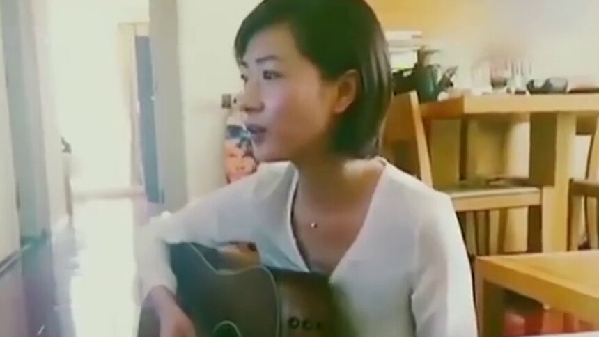 万茜早期唱歌片段公开，是爱音乐的茜茜子啊