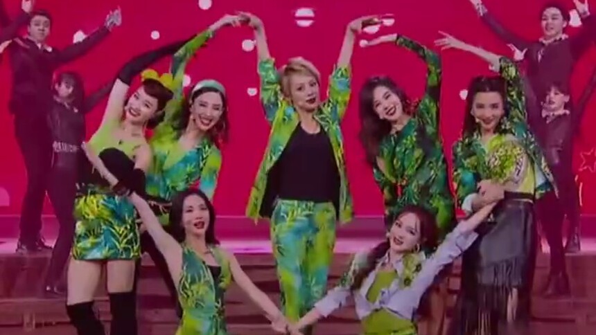 宁静郁可唯蓝盈莹王霏霏孟佳郑希怡阿朵《Last Dance》欢乐度假风来袭！