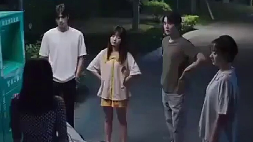 火山姐把所有衣服都丢了，凌霄一语道破玄机，看来你很懂女生啊！