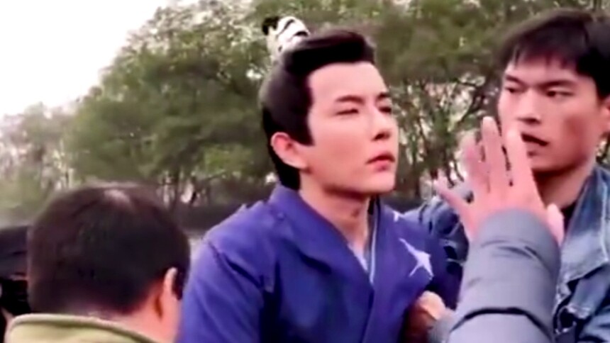 心疼！于朦胧拍武戏致左眼受伤