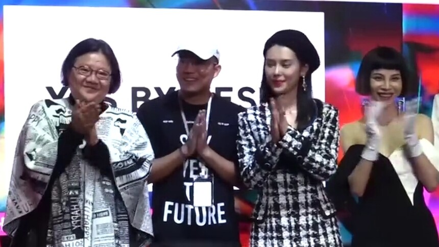 洪晃杜若溪等支持好友大秀 韩丹桐造型惊艳分享穿搭