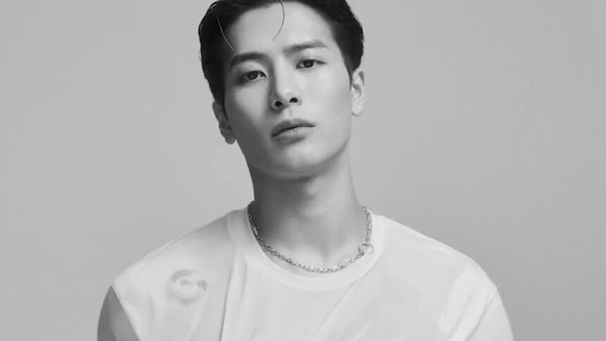 男明星腹肌大pk！王嘉尔张艺兴陈飞宇狂秀好身材