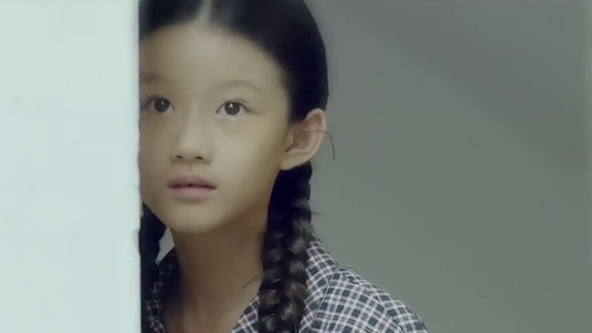 幼年小许菡与小万宇良一起玩游戏