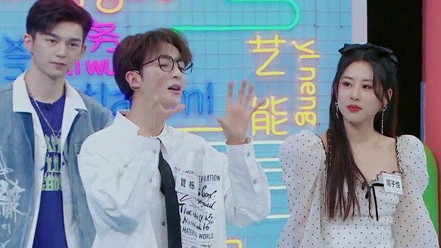 管栎仰头出游舞教学！