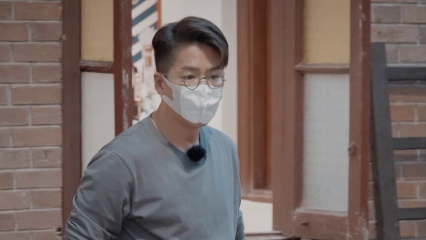 林晓峰强迫症好夸张，摆凳子连花纹都要一样