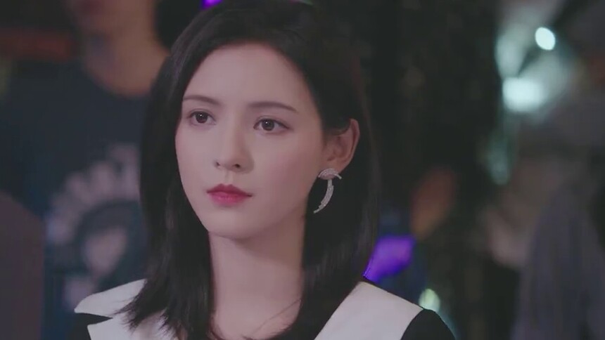 莫灵泽前女友现身酒吧献唱 许倾悠优雅应对
