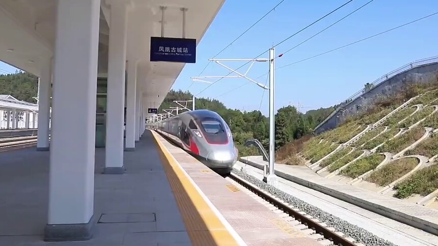 飞驰新愿景 凤凰篇一一“双轨”交会 凤凰于飞