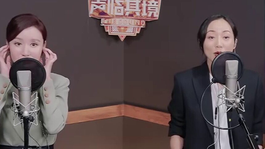 韩雪张萌娇嗔配《青蛇》  媚眼如丝秒变“扭腰姐妹花”