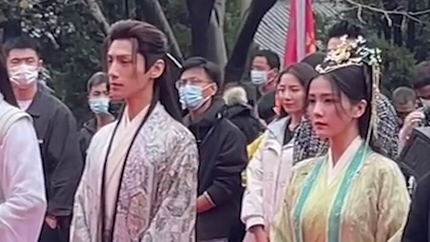 《长月烬明》开机！罗云熙白鹿同框cp感强