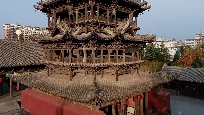 万荣飞云楼：半截插在云里头