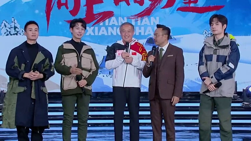 69岁老师五次冲击珠峰成功登顶