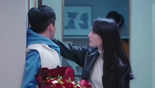 赵俊然情人节送花，周娜壁咚强吻赵俊然