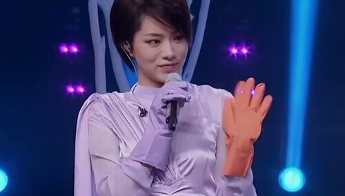 朱婧汐锤娜丽莎眼神连线失败 朱婧汐现场变“魔术”惊喜不断！