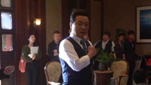 《甜蜜》花絮：万百千率众要债，戏外原来更欢乐