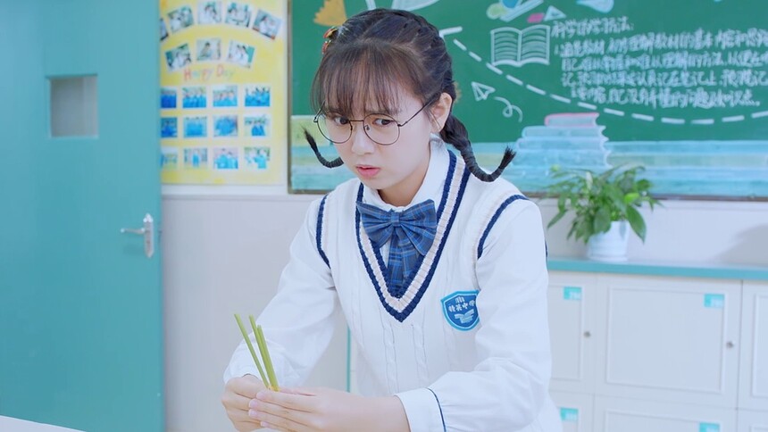 番外6.这是什么迷惑行为？ 唐跳跳拜小强大神？
