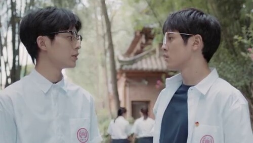 竖屏追学习：年级第一第二好兄弟互夸