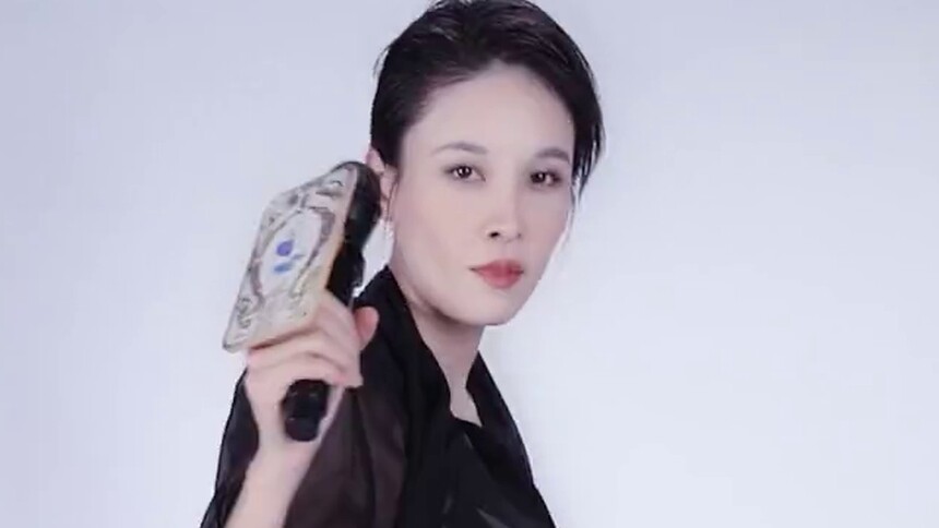 张蓝心劈风斩浪不妥协！飒爽发言惊艳全场！