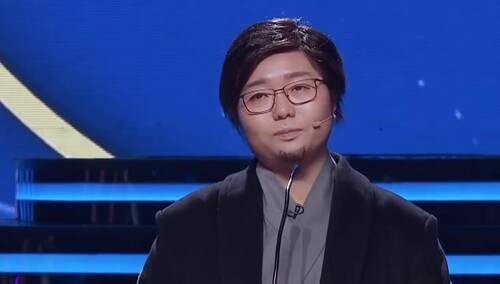 纯享：李雪琴cos王建国脱口秀表演 密集谐音梗高能来袭