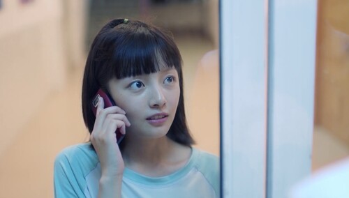 《我曾记得那男孩》第21集看点：好甜！周静芒和章扬隔着门打电话