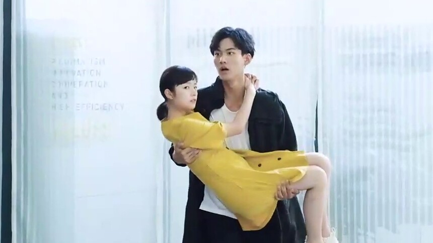 《我曾记得那男孩》花絮：周柯宇花式公主抱朱林雨