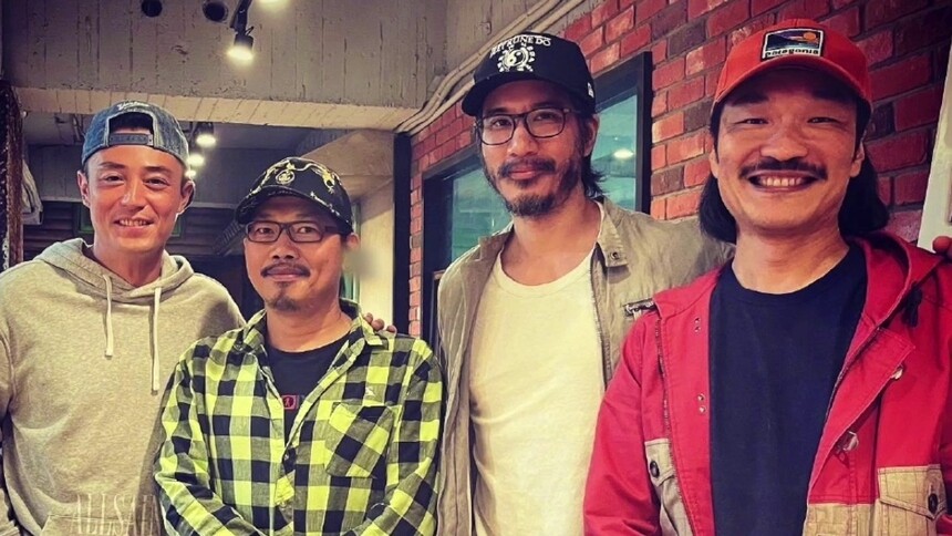 王力宏与霍建华方文山合影 茂密络腮胡简直认不出