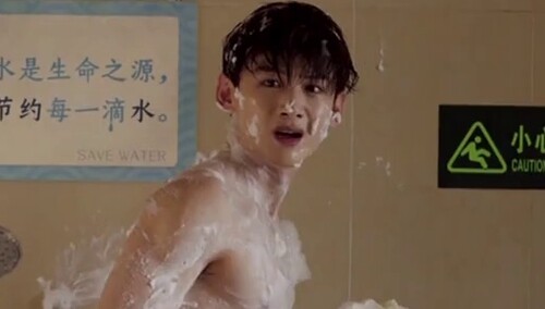 《八零九零》第4集看点：过三爽洗澡被小妹看光 哀嚎不再干净
