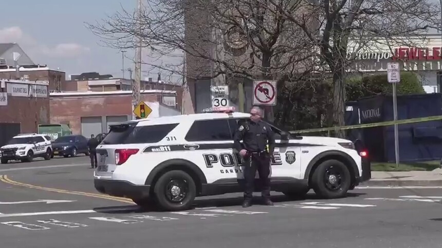 美国纽约州长岛地区发生枪击事件致1死2伤