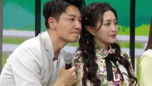 列车员英语太“烫嘴” 包文婧笑趴在底下