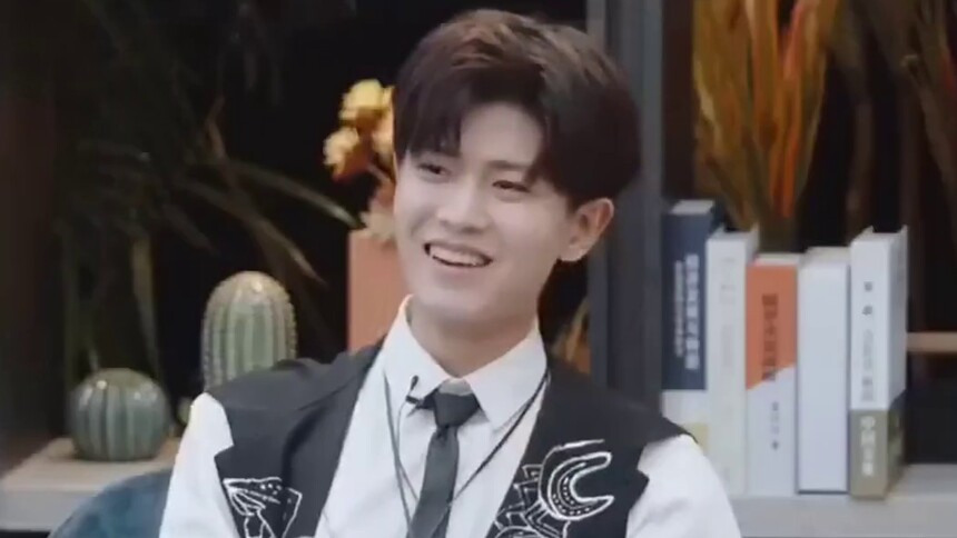 任嘉伦模仿黄渤，任嘉伦和任国超随时切换