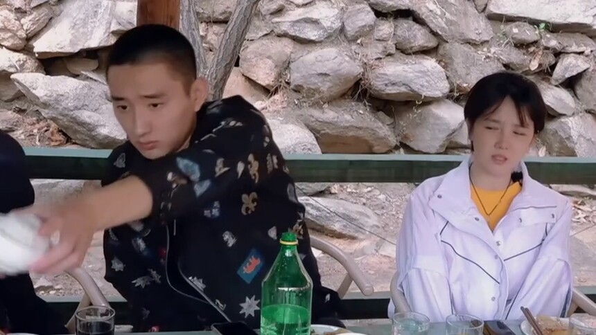 于小彤光鲜亮丽的背后这么惨？陈小纭沉默代替回答