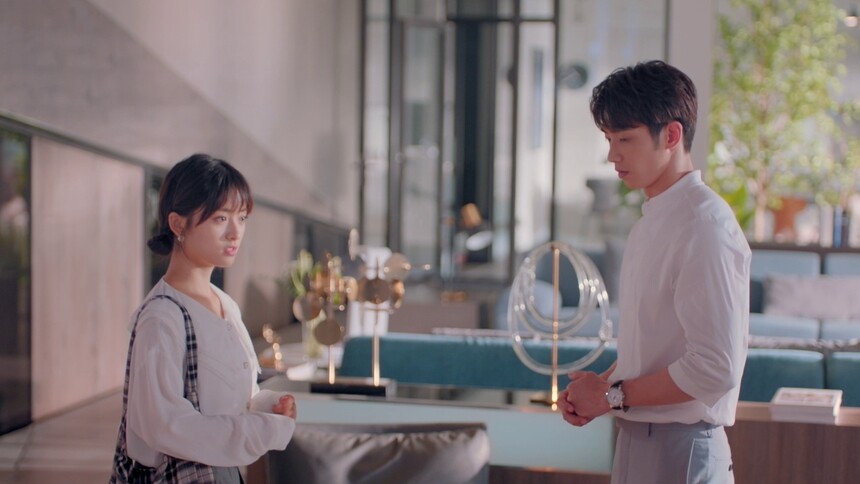 《我亲爱的“小洁癖”》第11集看点：同居约法30章？顾总壁咚双娇温柔一吻