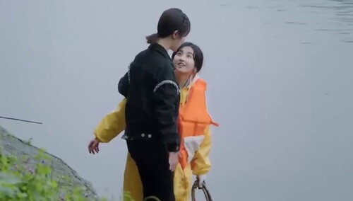 张子枫杨紫见面就问“瘦了吗？” 这就是女生的打招呼方式吧！