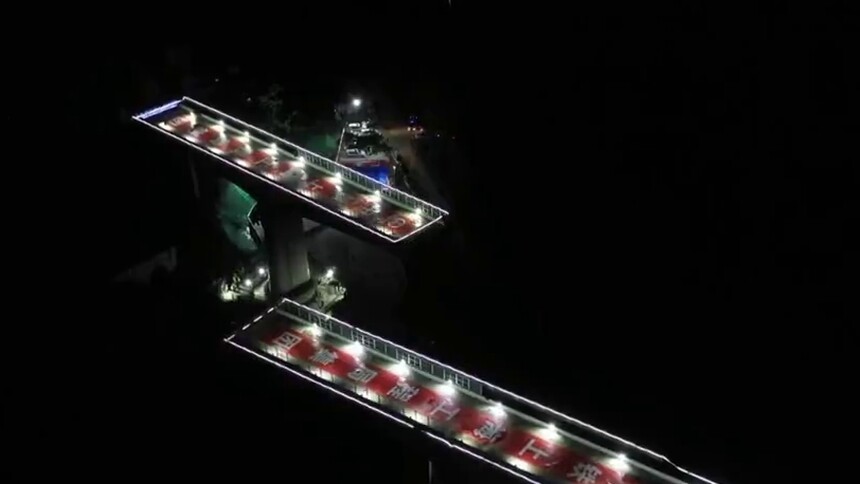 桃江：常益长铁路最后一座转体连续梁成功“转体”
