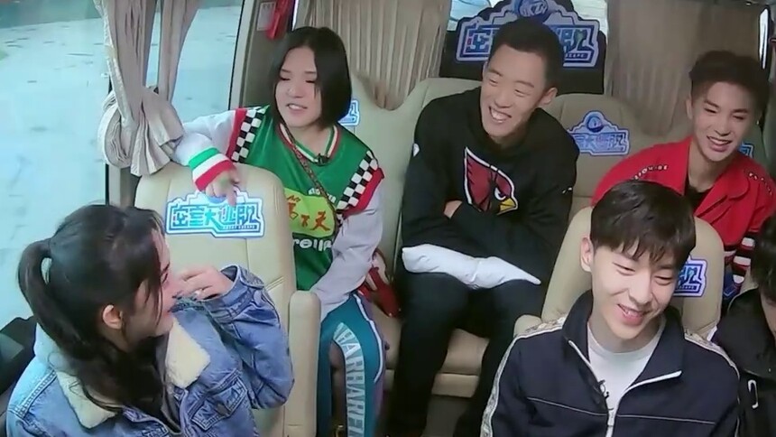 邓伦早到半小时苦苦等待 谢依霖杨幂“互扇”耳光道歉