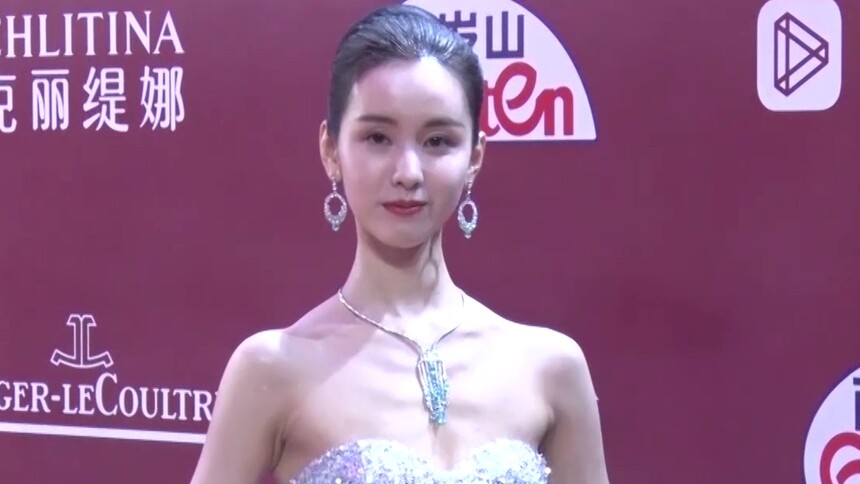 马丽陈都灵等现身上影节闭幕式 周冬雨作为评委亮相引期待