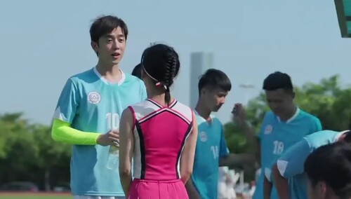 尤咏慈陈浩尔球场亲密互动 狂虐周潇齐