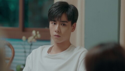 《青春须早为》第43集看点：郑乾帮程心想办法搞事业