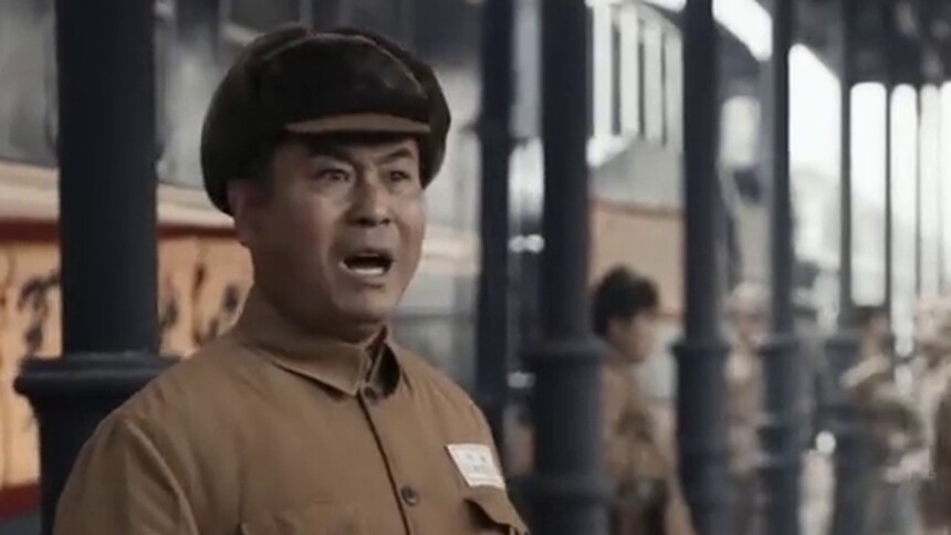 贺晋年忧心御寒问题 给南方战士换衣