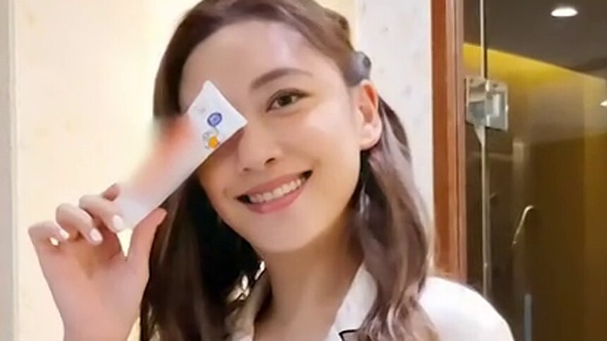 早日康复！应采儿病房内边追奥运边做康复训练