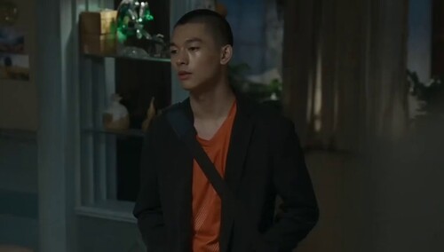 肖大明找兄弟们借钱买琴还想着省搬运费