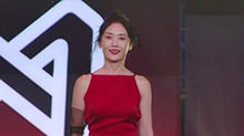 小罗姐穿红裙走秀好美 刘芸说妈妈就是美人胚子