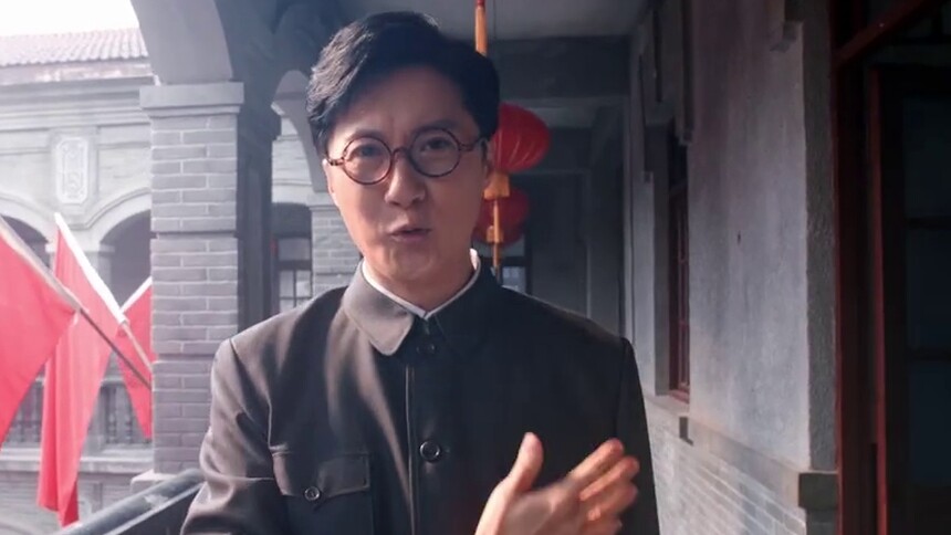《百炼成钢》情境段落：两代青年用歌声对话，继续为祖国的繁荣昌盛添砖加瓦！
