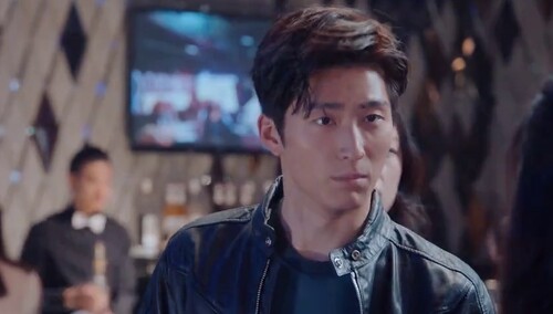《海上繁花》第27集看点：小雷总开始游戏人生 雷爸身体出问题？