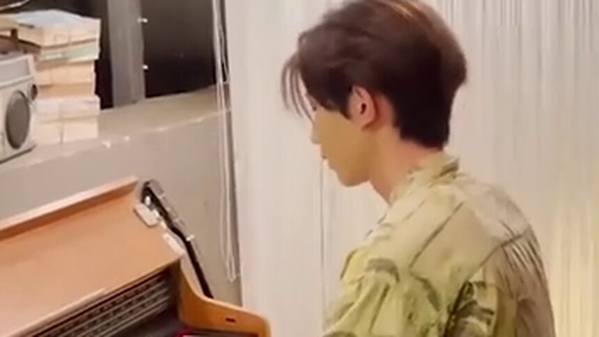 好洗脑！王源钢琴弹奏蜜雪冰城主题曲