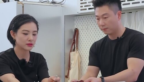 刘璇李小鹏厨房吃辣椒 刘璇说湖南人都不怕辣！