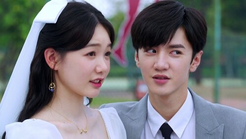 番外看点：周斯越丁羡拍婚纱照啦